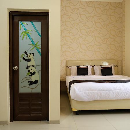 โอโย 1616 โฮเต็ล เซ็นทรัล ซิตี้ 2 Hotel ตันจุงปันดัน ภายนอก รูปภาพ