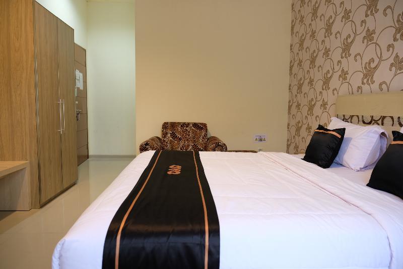 โอโย 1616 โฮเต็ล เซ็นทรัล ซิตี้ 2 Hotel ตันจุงปันดัน ภายนอก รูปภาพ